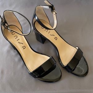 Unisa Black Ankle Strap Sandals 6.5